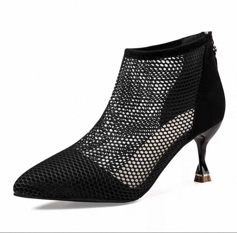 細跟網狀踝靴1. 鏤空網紗尖頭短靴也太仙了！黑/杏兩色超百搭，細跟顯腿長還透氣，春夏穿剛剛好🥾 2. 網紗鏤空高跟短靴來了！尖頭設計拉長腿線，透氣網面不悶腳，日常搭褲裝裙裝都超有范～ 6