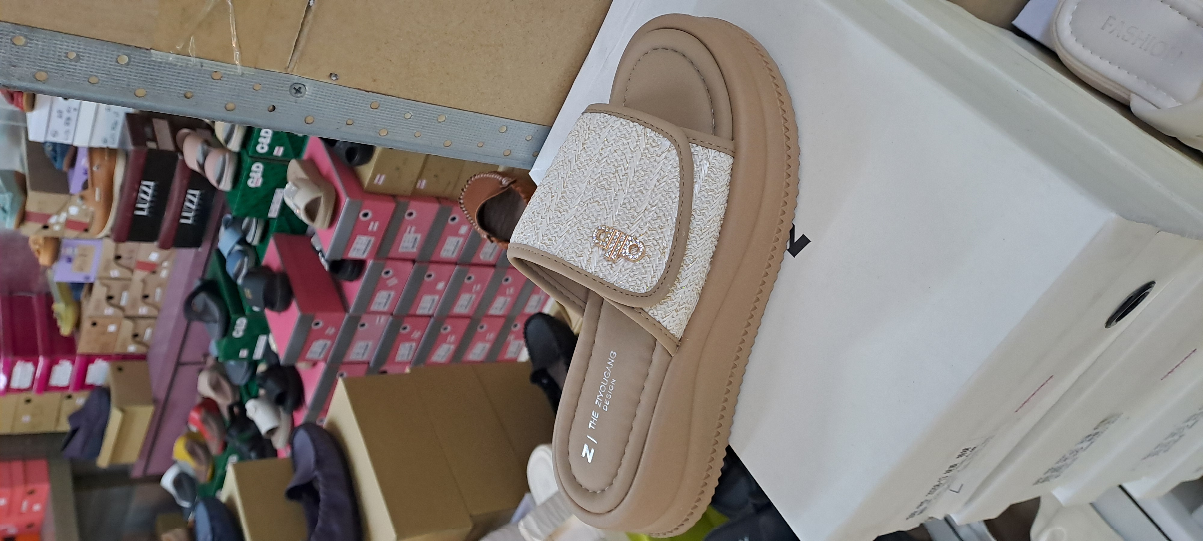 女士拖鞋新款上市05_LA66 8