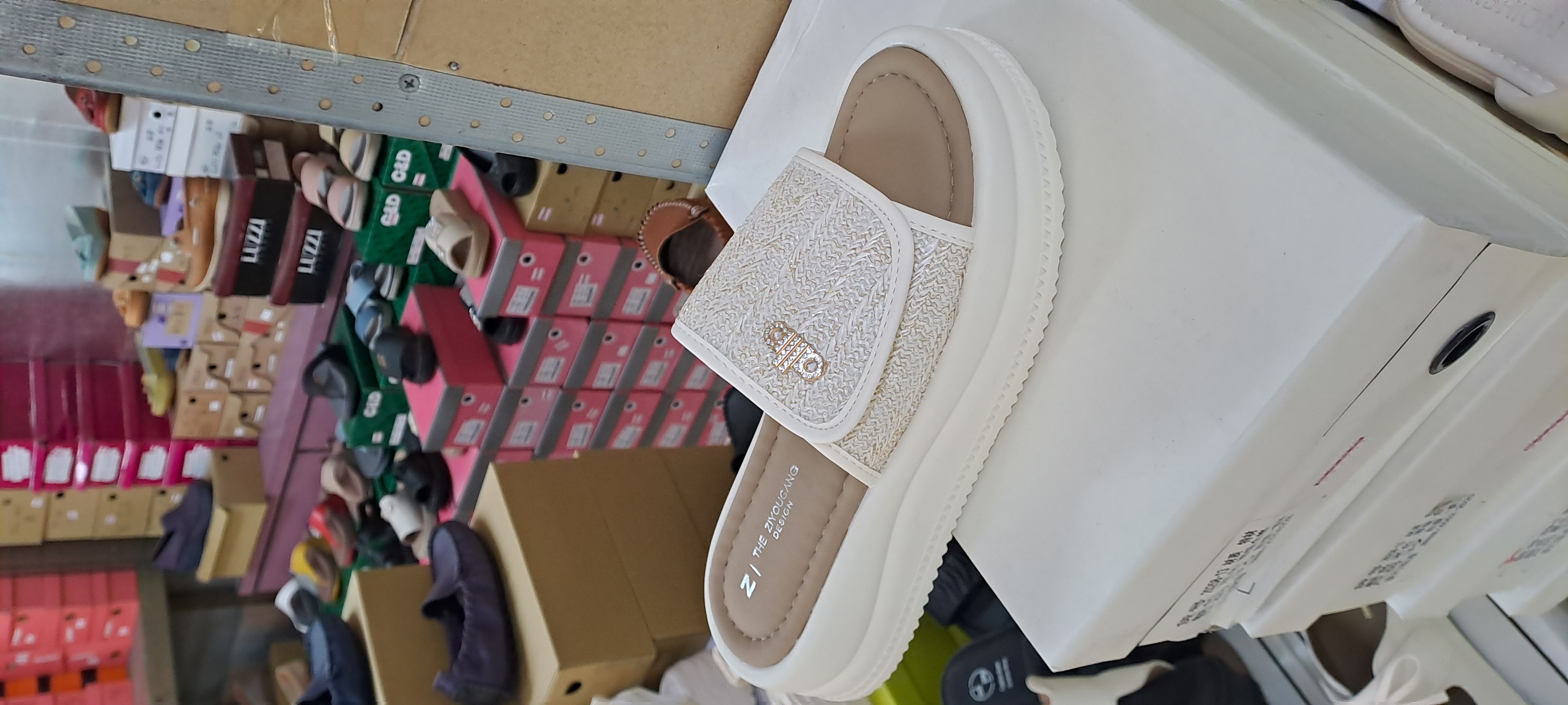 女士拖鞋新款上市05_LA66 7