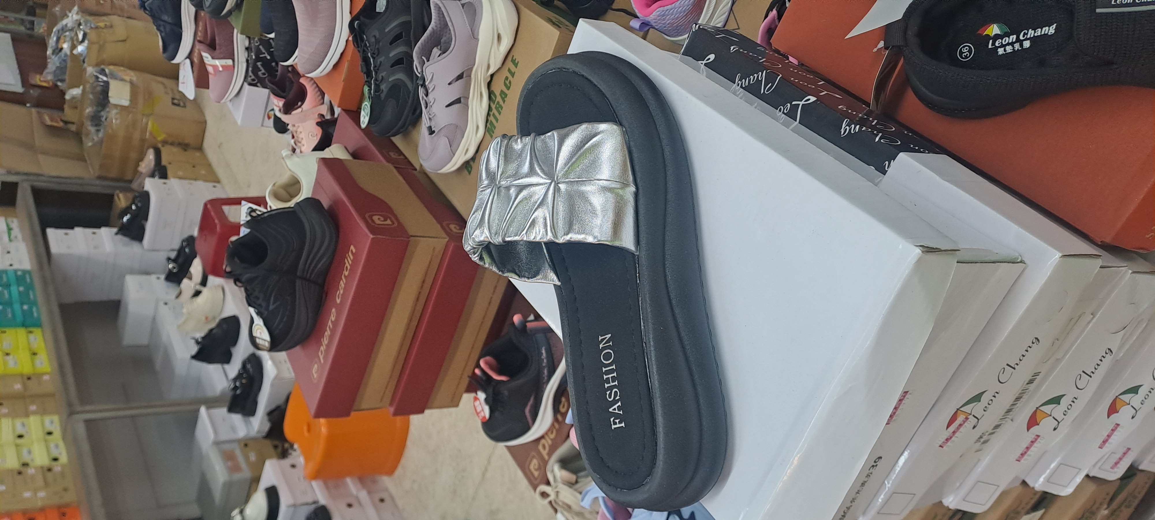 女士新款流行時尚拖鞋 2