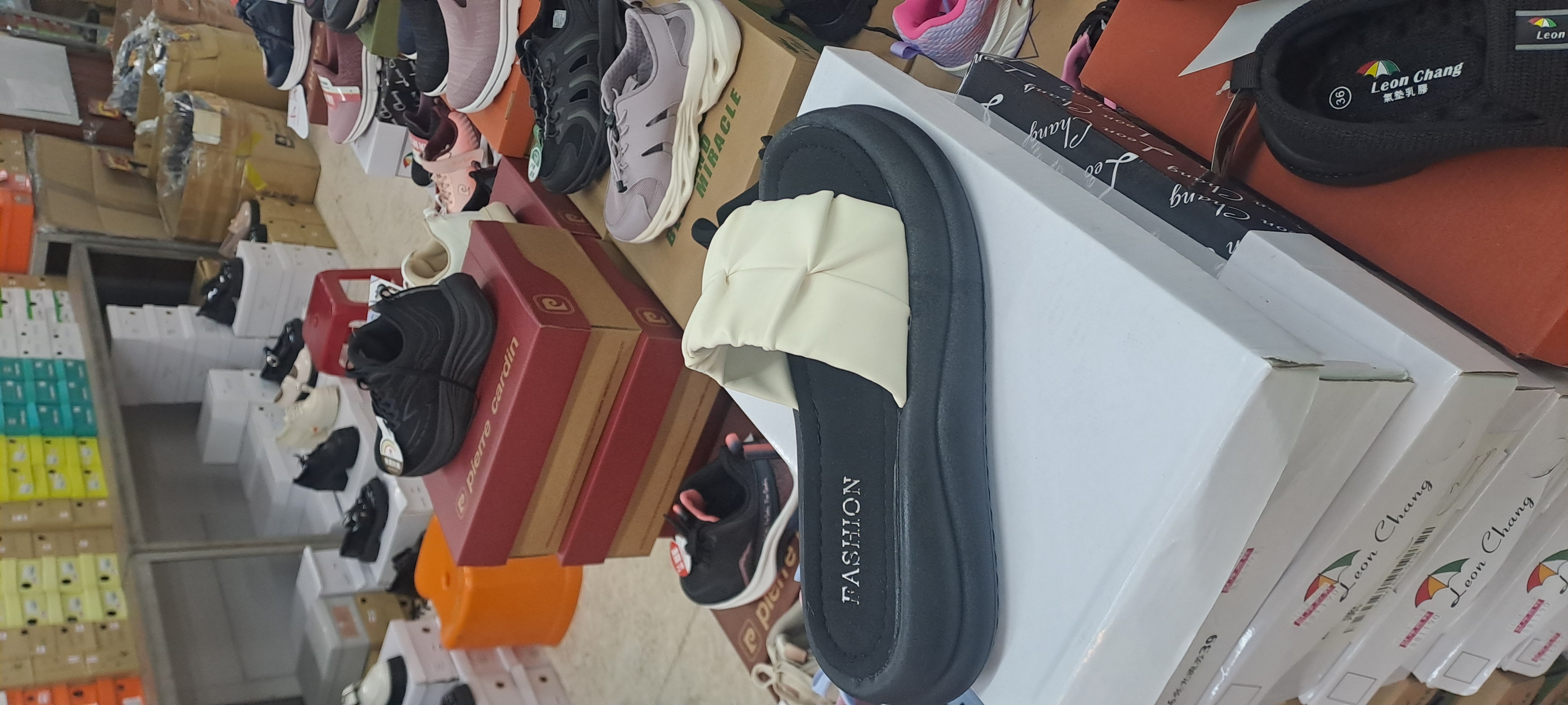 女士新款流行時尚拖鞋 3