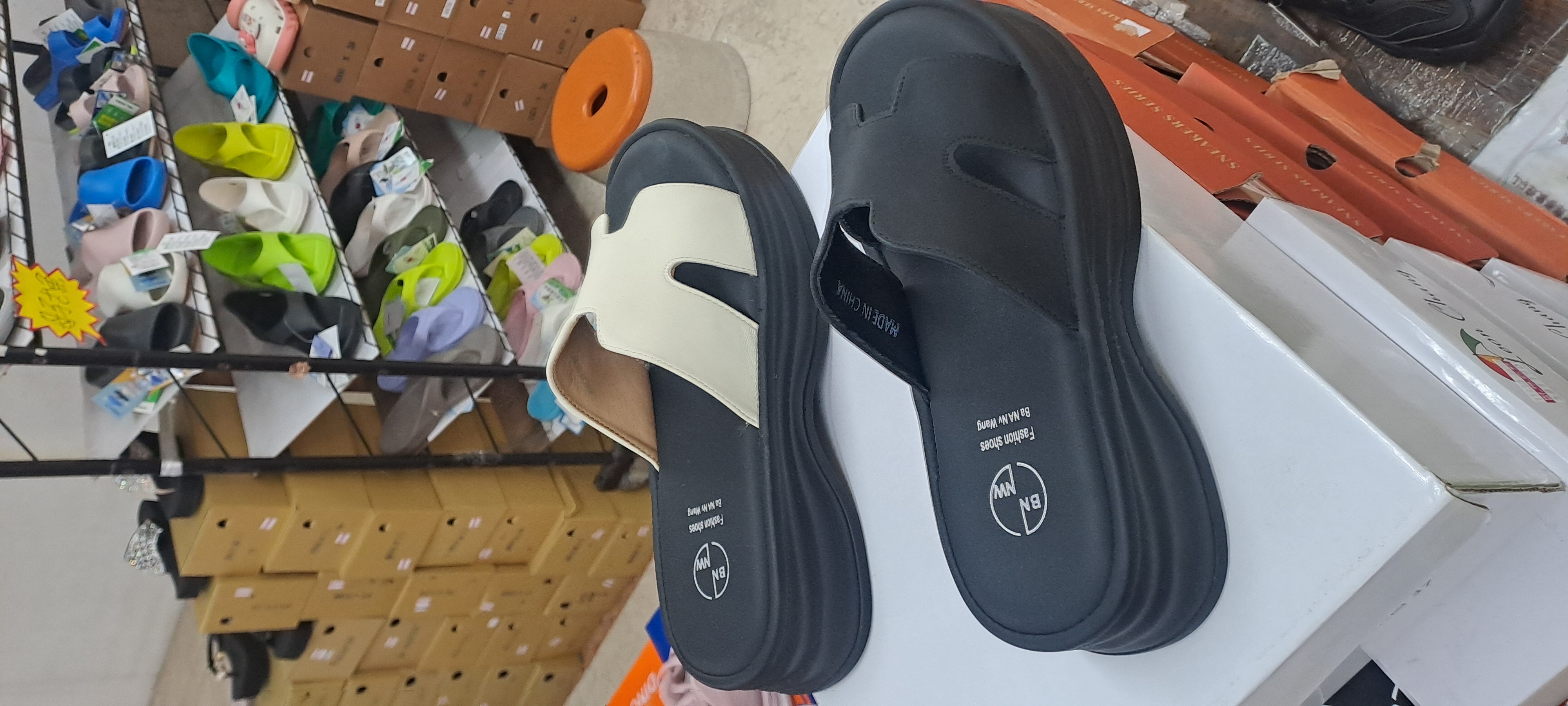 女士H新款拖鞋 2