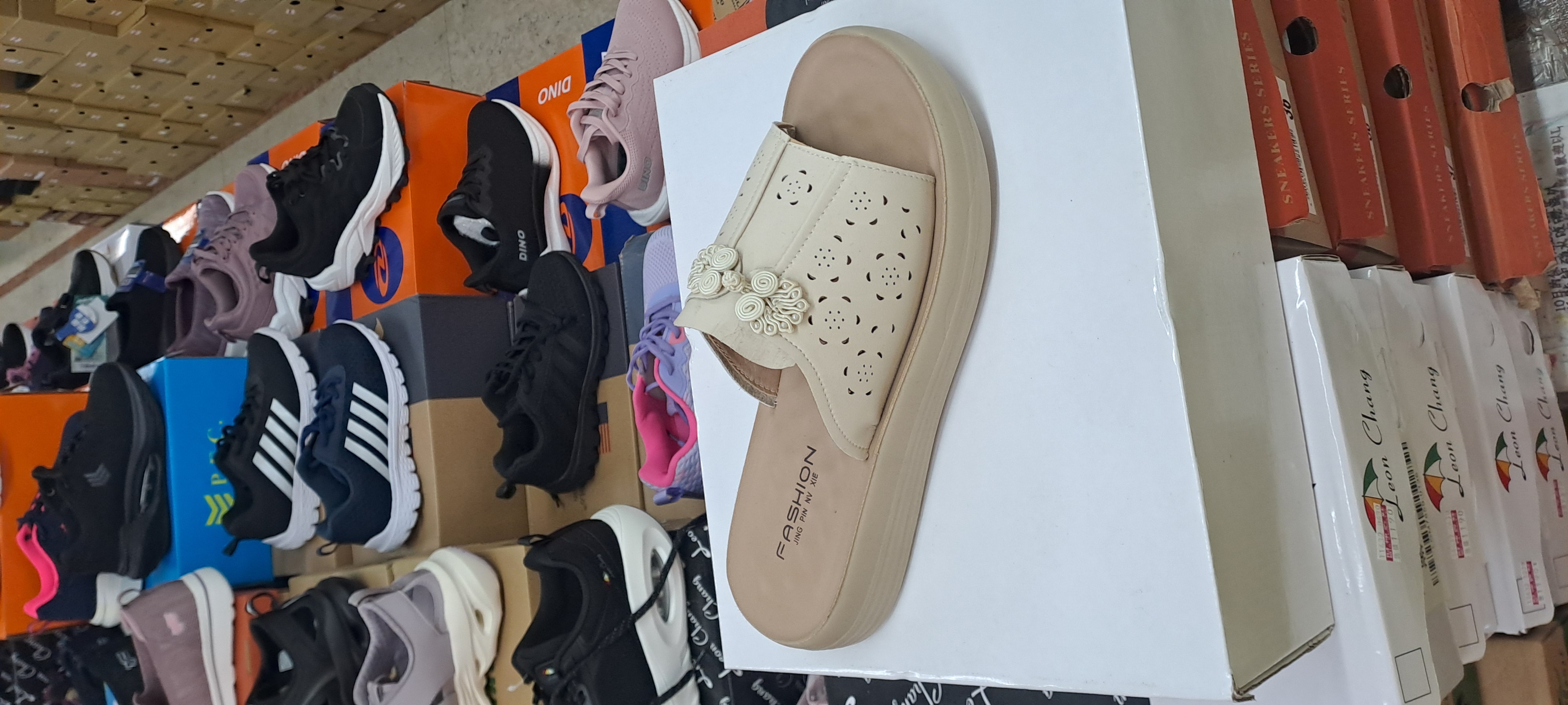 女士2026新款拖鞋 2