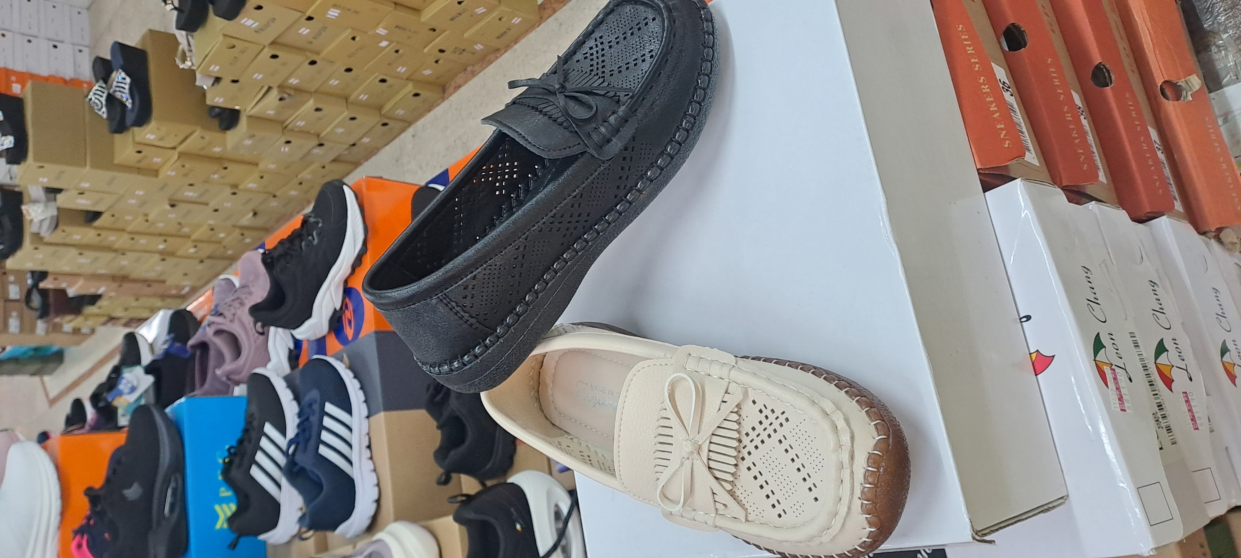 女士車線止滑透氣休閒鞋 4