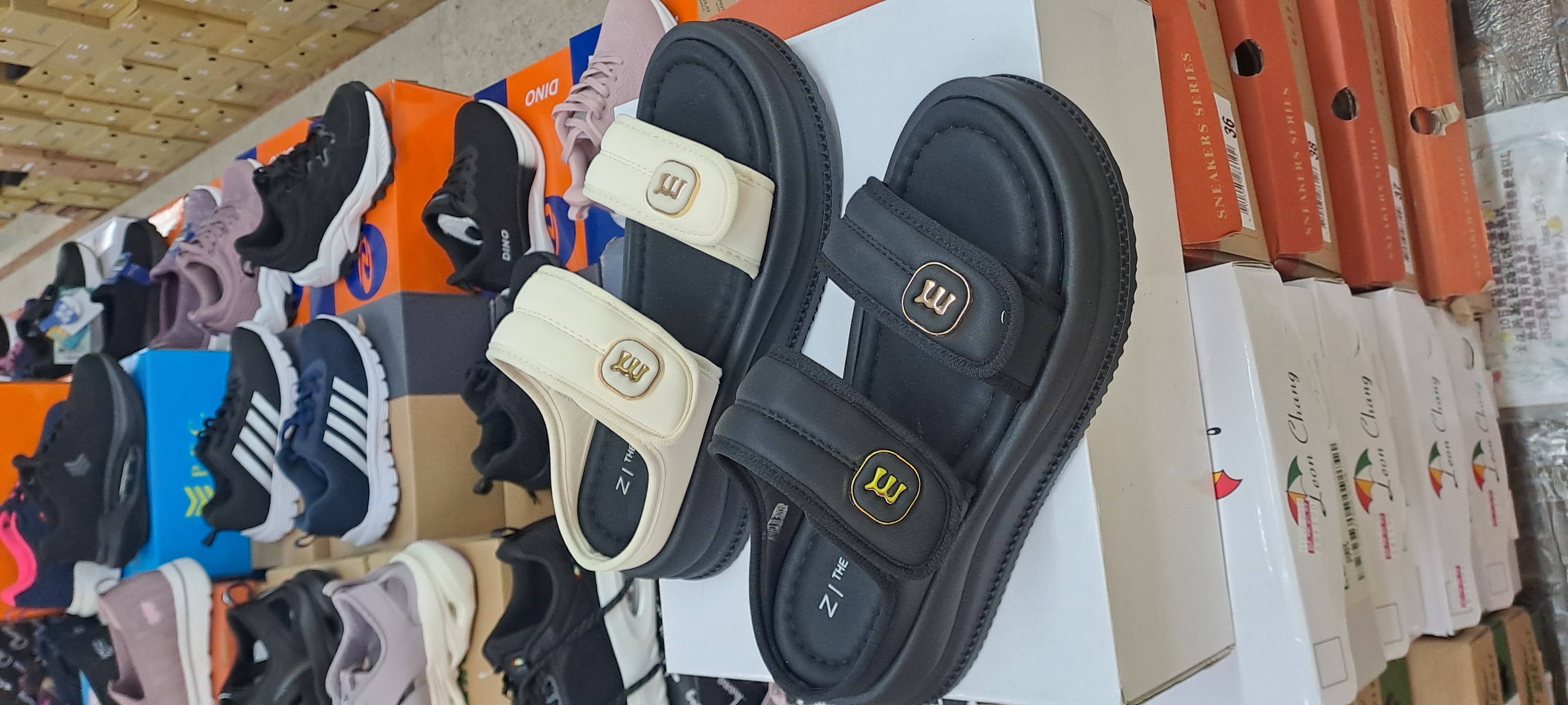 女士2026時尚潮流拖鞋