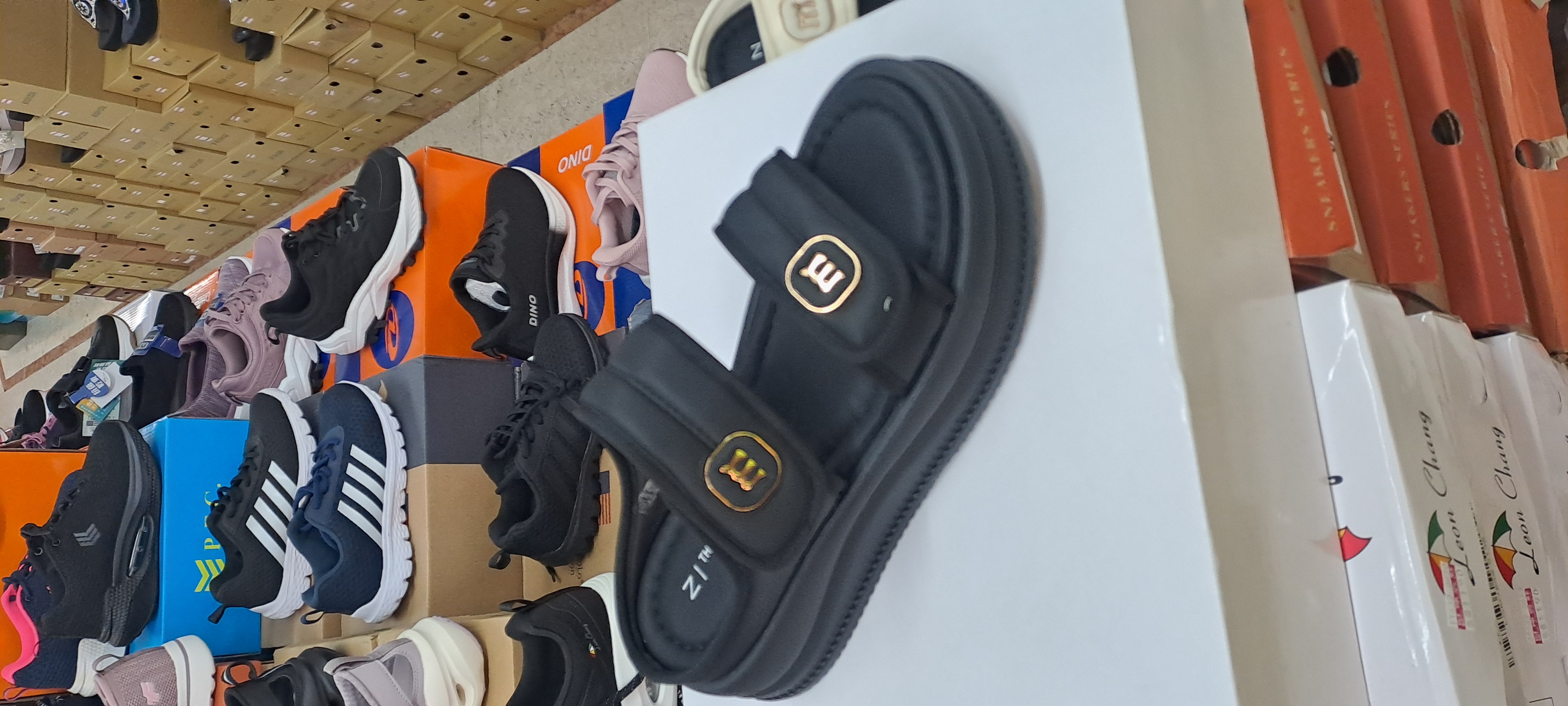 女士2026時尚潮流拖鞋 3